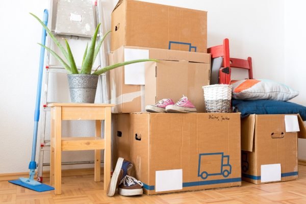 items-to-be-moved-some-boxed-some-not